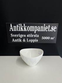 66831. Gullaskruf skål
