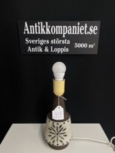 66961. Lampfot