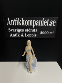 66881. Porslins figurin