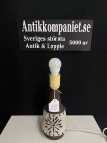 66961. Lampfot