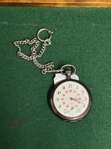 67161. Fickur omega