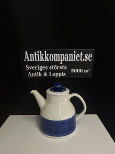 67641. Koka blå kanna