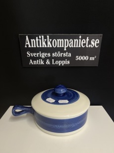 67651. Koka blå karott med lock