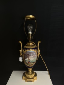 67721. Bordslampa