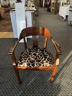 67971. Karmstol omklädd