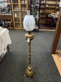 68011. Golvlampa fotogen