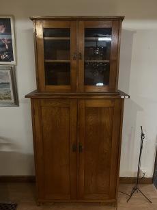70291. Vitrinskåp