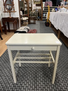 70511. Sängbord/nattduksbord