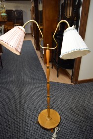13401. GOLVLAMPA (såld)