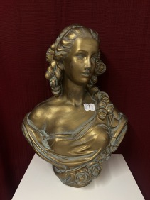 31056. Kvinna Skulptur