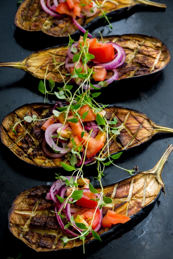 BAKAD AUBERGINE MED CITRONPICKLAD RÖDLÖK BAKAD AUBERGINE MED CITRONPICKLAD RÖDLÖK