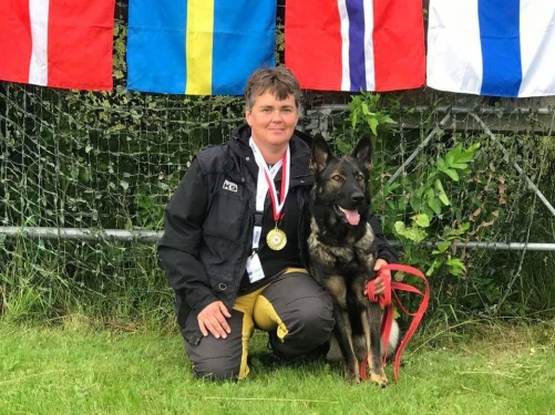Flippa appellen uppflyttad till hkl spår och Elit sök. Startade mondioring cat 1 I Danmark vinst på 194 av 200p dan efter tävlade dem igen kom 3a på 179p och så tävlade dem mondioring i Landskrona 196p och vinst! Flippa blir 2 år den 25 december så ja man kan säga att dem haft ett fantastiskt år Flippa appellen uppflyttad till hkl spår och Elit sök. Startade mondioring cat 1 I Danmark vinst på 194 av 200p dan efter tävlade dem igen kom 3a på 179p och så tävlade dem mondioring i Landskrona 196p och vinst! Flippa blir 2 år den 25 december så ja man kan säga att dem haft ett fantastiskt år