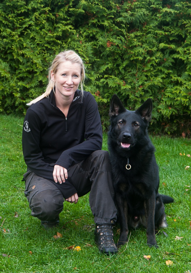 RixDivans Amigo polishund i Göteborg med sin matte