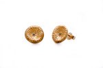 Fossil-örhängen i 18k förgyllt silver. Fossil-örhängen i 18k förgyllt silver.