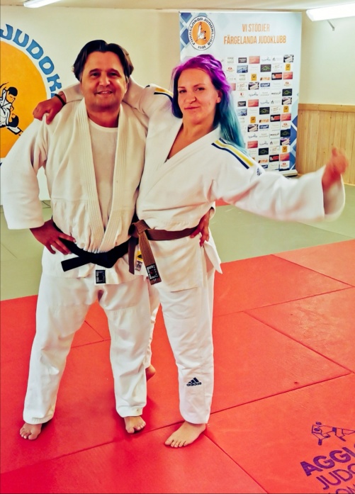 På bilden jag och Rebecca. Hon fyller år dagen till ära och till helgen är hon klubbens medaljhopp på SeniorSM På bilden jag och Rebecca. Hon fyller år dagen till ära och till helgen är hon klubbens medaljhopp på SeniorSM