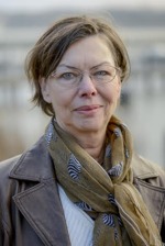 Birgitta Stillman romanförfattare.  Aktuell med sin debutroman, den historiska spänningsromanen  "Förbannelsen - en berättelse om Gud och Satan, trolltro och magi"