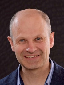 Sven Ruin, författaren bakom boken "Världens dummaste folk? -så blir de godtrogna svenskarna grundlurade". Sven Ruin, författaren bakom boken "Världens dummaste folk? -så blir de godtrogna svenskarna grundlurade".