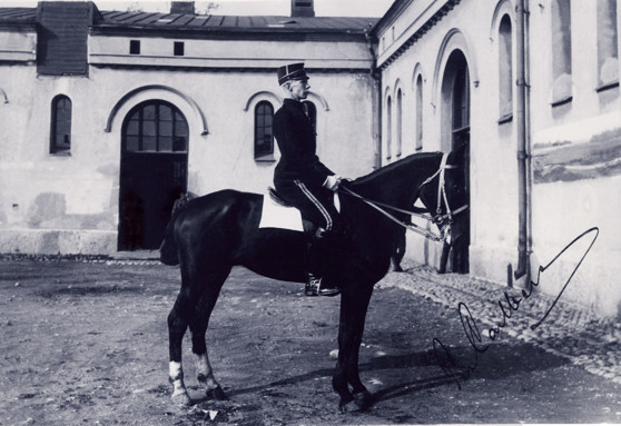 Frey och löjtnant Per Carlberg som vann den 450 km långa distansritten Jönköping till Stockholm i oktober 1895. Frey och löjtnant Per Carlberg som vann den 450 km långa distansritten Jönköping till Stockholm i oktober 1895.