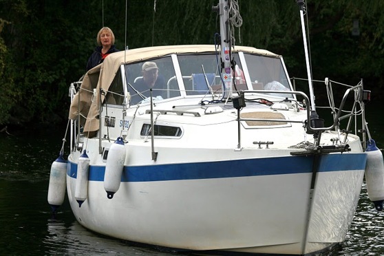 Carl Axel Peterssons båt - en motorseglare av typen Albin 82. 