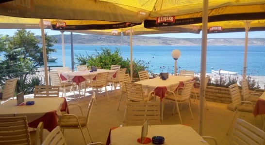 Vårt hotell i Starigrad drivs av en familj och var det första privatägda hotellet i byn. Vårt hotell i Starigrad drivs av en familj och var det första privatägda hotellet i byn.