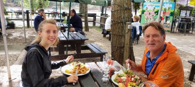 Loireborna älskar sina guingettes - flodrestauranter - och kommer att rekommendera att du ätar på en sådan så ofta du kan.
