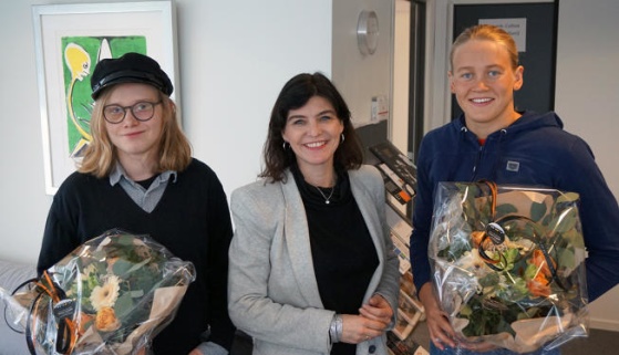 Styrelder i Cultiva, Kjersti Løken Stavrum, med prisvinnere Erlend Evensen (kunst) og Malene Rypestøl (idrett). FOTO: Cultiva Ekspress. Styrelder i Cultiva, Kjersti Løken Stavrum, med prisvinnere Erlend Evensen (kunst) og Malene Rypestøl (idrett). FOTO: Cultiva Ekspress.