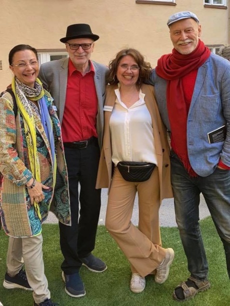 Bokevent på Helenas bakgård 18/9-20, Pia F Davidson, Svenåke Boström, Helena Josephson och Jan Hammarlund. Bokevent på Helenas bakgård 18/9-20, Pia F Davidson, Svenåke Boström, Helena Josephson och Jan Hammarlund.