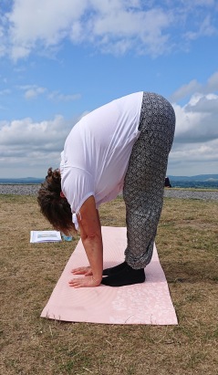 Reiki Yoga i Glastonbury , på Glastonbury Tor, UK Reiki Yoga i Glastonbury , på Glastonbury Tor, UK