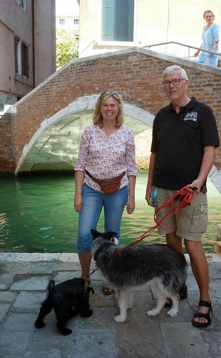 Marie och Ingemar 2012, med familjens hundar (tyvärr är inte hundarna med oss längre) , vid ett annat vattetndrag än Enångersån. Sedan juni 2016 har vi en ny familjemedlem, Cooper, på egen bild till höger Marie och Ingemar 2012, med familjens hundar (tyvärr är inte hundarna med oss längre) , vid ett annat vattetndrag än Enångersån. Sedan juni 2016 har vi en ny familjemedlem, Cooper, på egen bild till höger