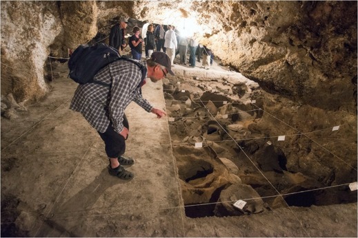 PopArk-gruppens besök vid utgrävningarna i Arenigrottan   /  Foto: Magnus Melin 