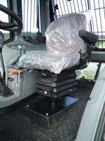 Valtra N-serie med stolspelare och smal stol