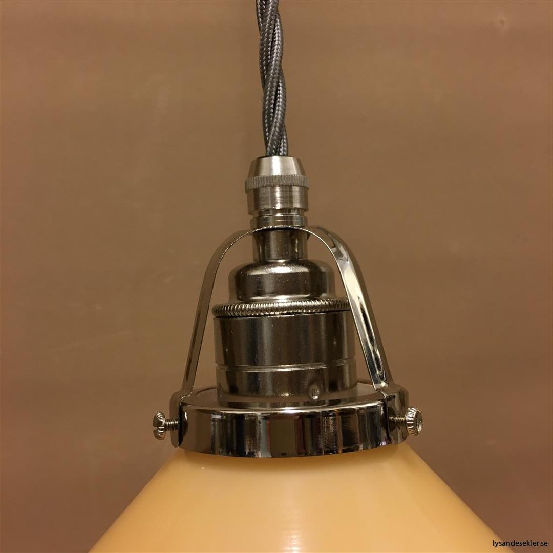 fönsterlampa i tygsladd nicklat fäste (144)