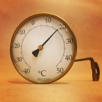Stor mässingstermometer