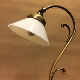 Jugendlampan med liten opalvit skomakarskärm - Jugendlampan med liten opalvit skomakarskärm