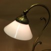 Jugendlampan med liten opalvit skomakarskärm