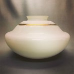 Opalvit gulddekorerad pendelkupa 80 mm krage