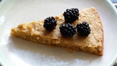 Glutenfri och mjölkfri kaka bakad på mandelmjöl och utan vitt socker Glutenfri och mjölkfri kaka bakad på mandelmjöl och utan vitt socker
