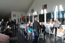 Ridhusets cafe är vår naturliga samlingsplats för trevliga möten! Ridhusets cafe är vår naturliga samlingsplats för trevliga möten!