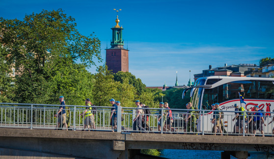 Veteranmarschen på väg upp på Kungsbron i Stockholm. Foto: Kim Svensson