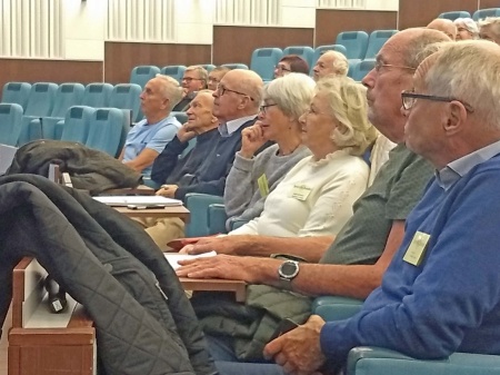 Intresserade åhörare i Lidingö Stadshus Sessionssal. Denna föreläsning handlade om bedrägerier på nätet. Sjuttio personer kom och lyssnade. Intresserade åhörare i Lidingö Stadshus Sessionssal. Denna föreläsning handlade om bedrägerier på nätet. Sjuttio personer kom och lyssnade.