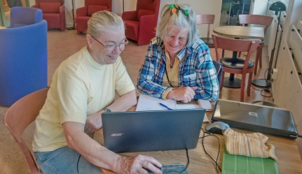 SeniorNet Lidingö (SNL) är en lokalförening inom SeniorNet Sweden, en förening för dig som är 55+ som vill lära dig använda dator, surfplatta eller smartphone. Välkommen till vår gemenskap! SeniorNet Lidingö (SNL) är en lokalförening inom SeniorNet Sweden, en förening för dig som är 55+ som vill lära dig använda dator, surfplatta eller smartphone. Välkommen till vår gemenskap!