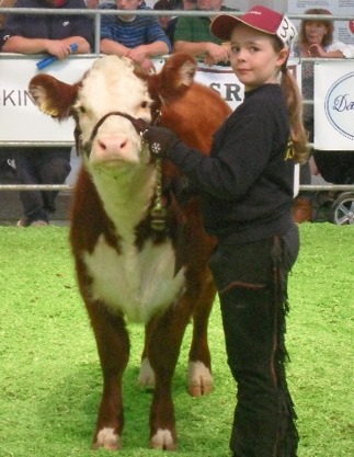Christel och nyförärv Älmestad Tracy Trix,  2a i showmanship ungdoms yngre grupp. 