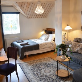 Bo på lanthotell under sportlovet. Sportlovspaket med B&B eller full hotellstandard på Lögnäs Gård utanför Laholm i södra Halland Bo på lanthotell under sportlovet. Sportlovspaket med B&B eller full hotellstandard på Lögnäs Gård utanför Laholm i södra Halland
