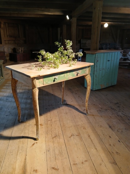 Rococo style working desk More pictures on next page "Bilder/Pictures"!