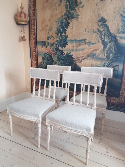 Four chairs late gustavian. More pictures on next page "Bilder/Pictures"!