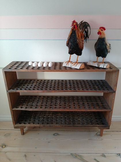 Inför påsken: ägghylla som rymmer 456 ägg!  Se bilder med mått på de flesta av våra objekt under fliken "Bilder"