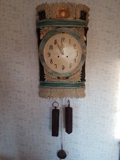 Gustavian wall clock. More pictures on next page "Bilder/Pictures"!