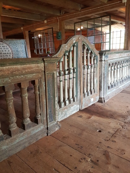 Balustrade 8 meters in four sections with gates. More pictures on next page "Bilder/Pictures"!