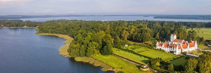VÄLKOMMEN TILL BOSJÖKLOSTER, DET VITA SLOTTET PÅ EN HALVÖ I RINGSJÖN VÄLKOMMEN TILL BOSJÖKLOSTER, DET VITA SLOTTET PÅ EN HALVÖ I RINGSJÖN