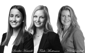 Sandra Hamadé (kvalificerad mäklarassistent), Frida Martinsson (reg. fastighetsmäklare) och Vera Lisenstedt (VD samt reg. fastighetsmäklare. Sandra Hamadé (kvalificerad mäklarassistent), Frida Martinsson (reg. fastighetsmäklare) och Vera Lisenstedt (VD samt reg. fastighetsmäklare.